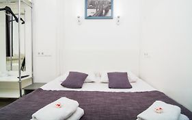 Smart Hotel Rooms Near Metro 24/7